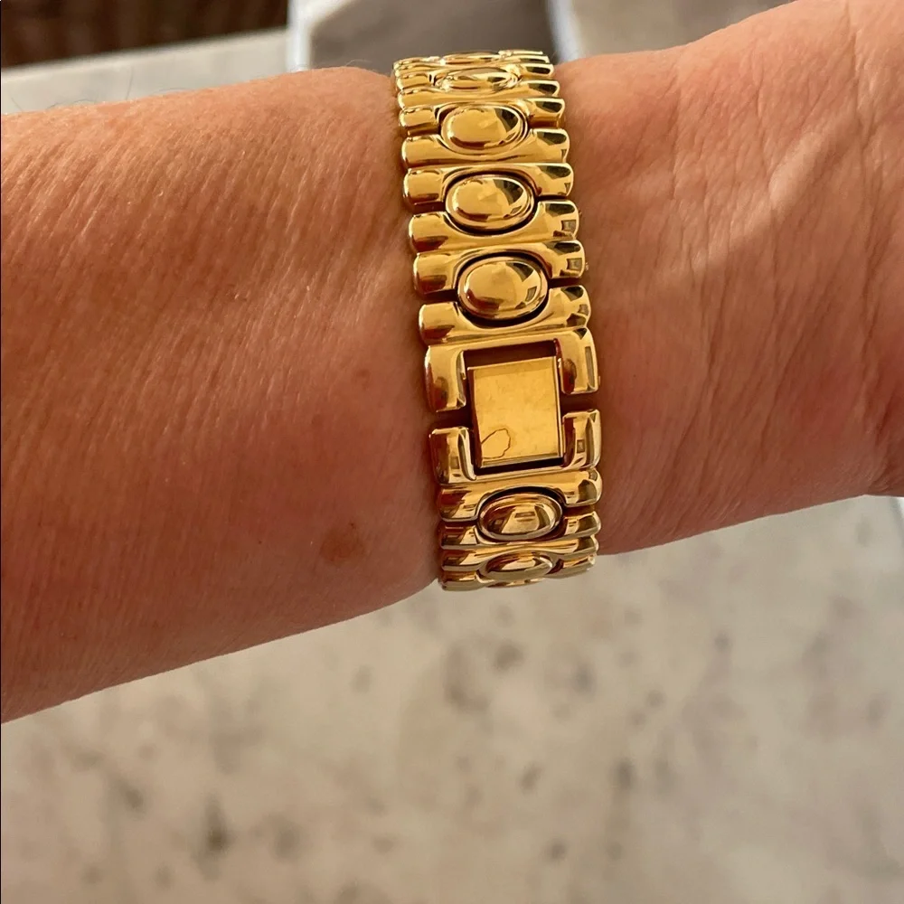 GIVENCHY Vintage 90's Quartz Gold Bracelet Black Dial Women's Watch